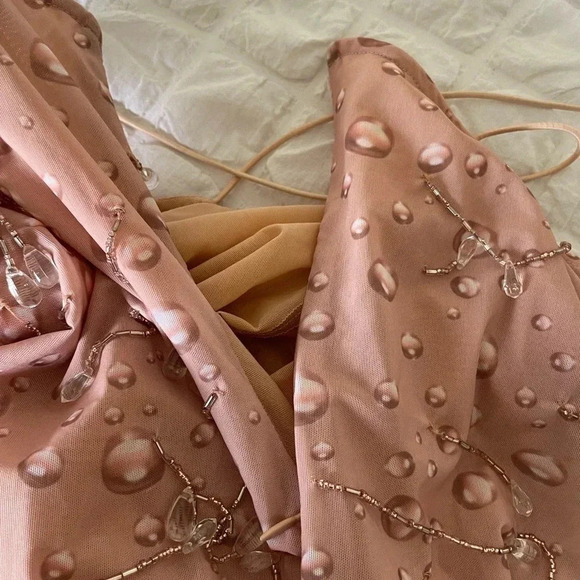 Revolve H:ours Constanza midi dress in water droplets - Picture 10 of 11